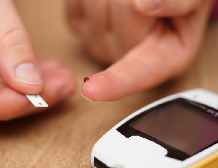Medición de glucosa en sangre con glucómetro
